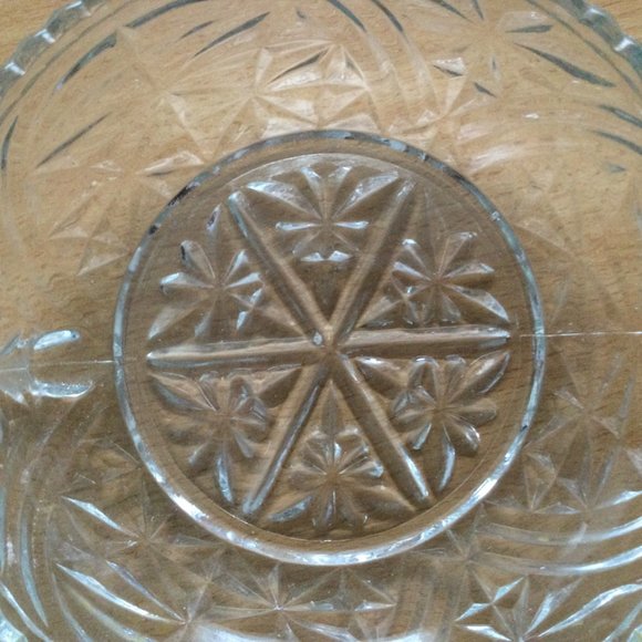 Vintage glass bowl plate with handle floral design - Picture 2 of 4